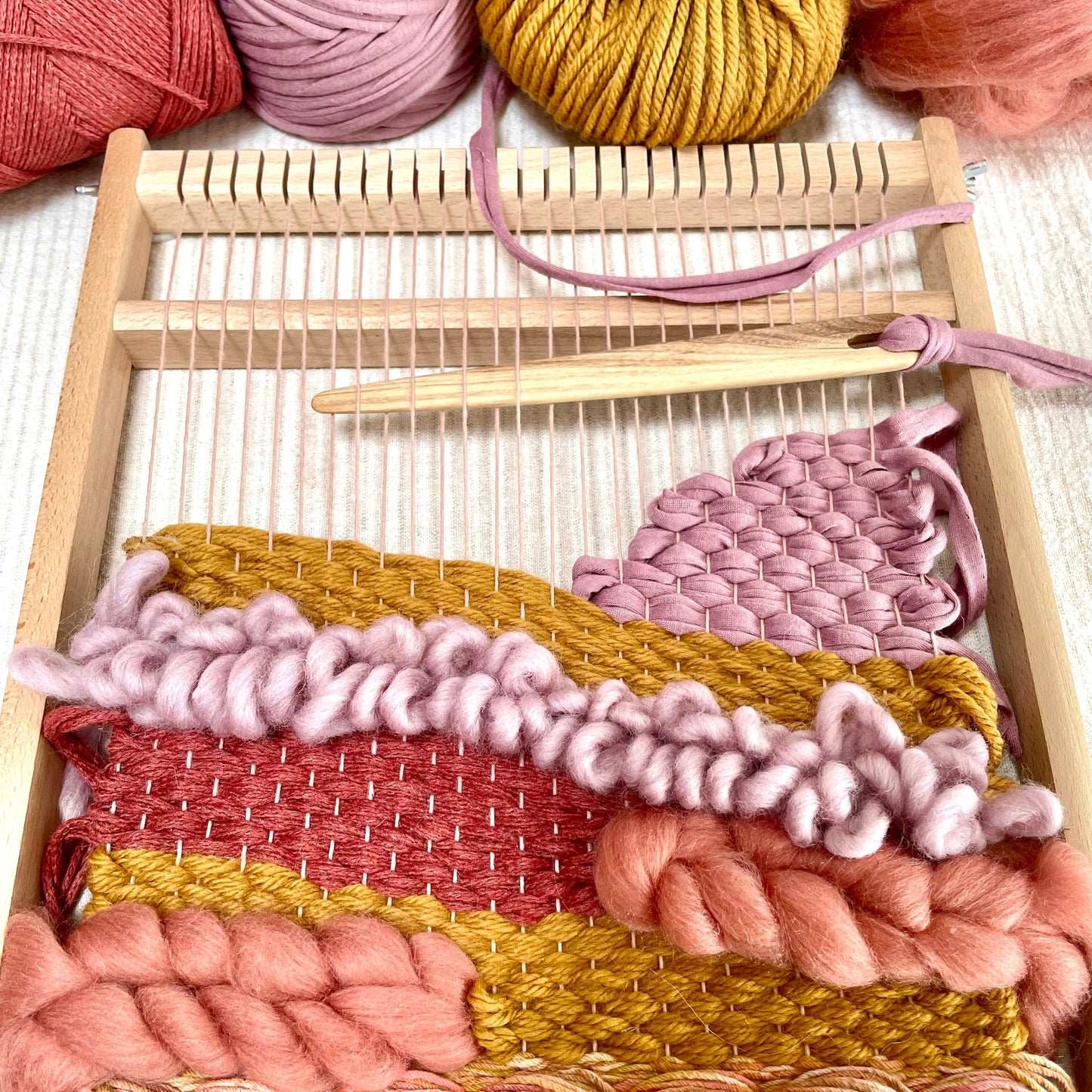 Weaving & Wine - Wall Hanging weben für Anfänger:innen Sa, 15.03 von 19.00 - 22.00 Uhr